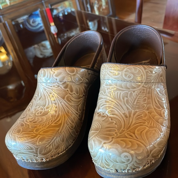 Dansko Clogs - Picture 4 of 9